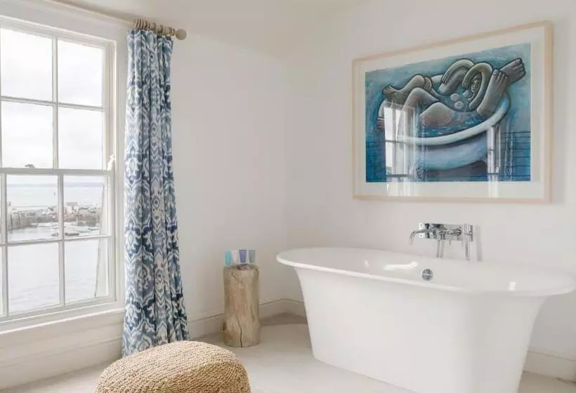 Отель The Idle Rocks