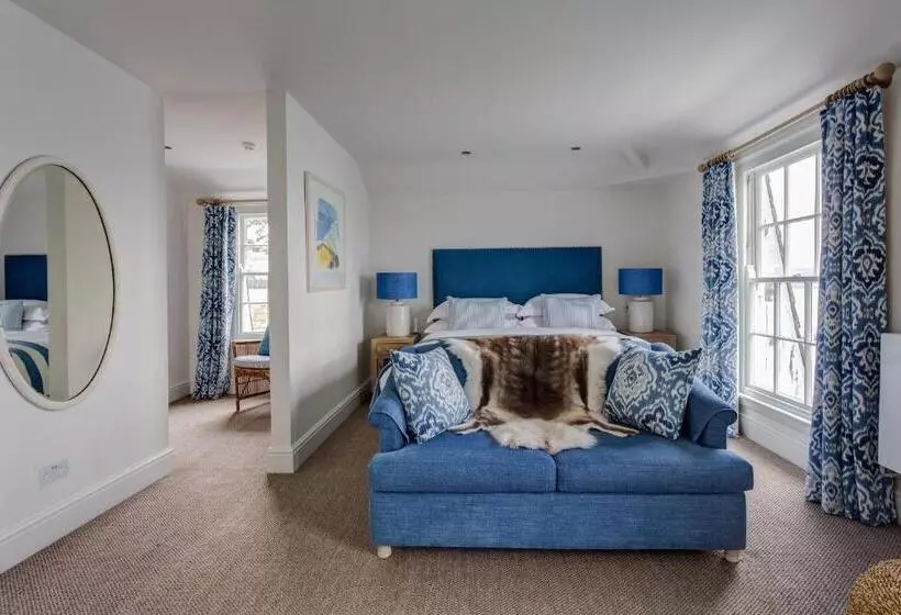 Отель The Idle Rocks