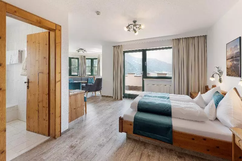 هتل Alpenschlossl