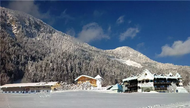 هتل Alpenschlossl