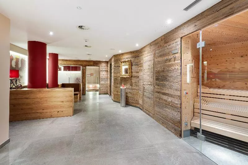 هتل Alpenschlossl