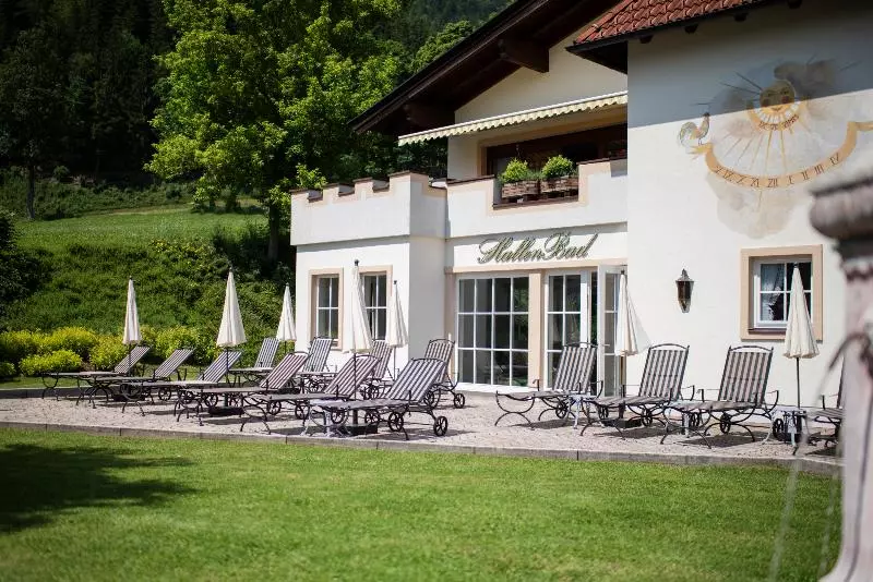 هتل Alpenschlossl