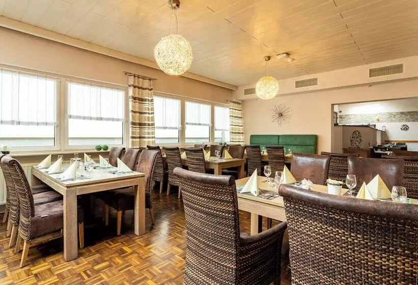 Отель Aqualux Wellness & Tagungs