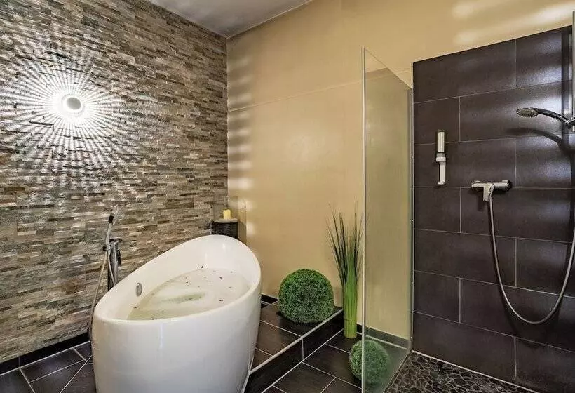 Отель Aqualux Wellness & Tagungs