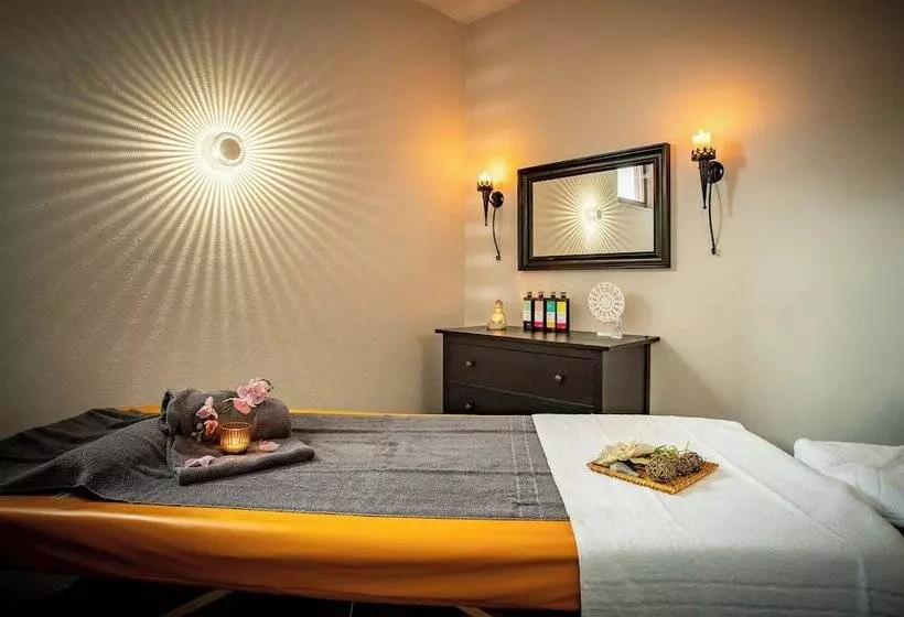 Отель Aqualux Wellness & Tagungs