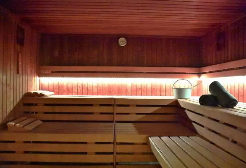 Отель Aqualux Wellness & Tagungs