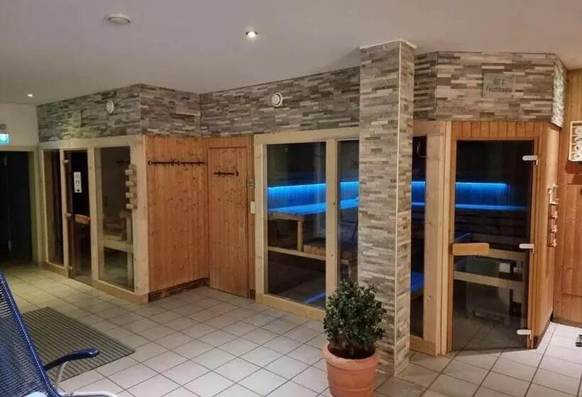 Отель Aqualux Wellness & Tagungs