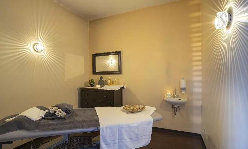 Отель Aqualux Wellness & Tagungs