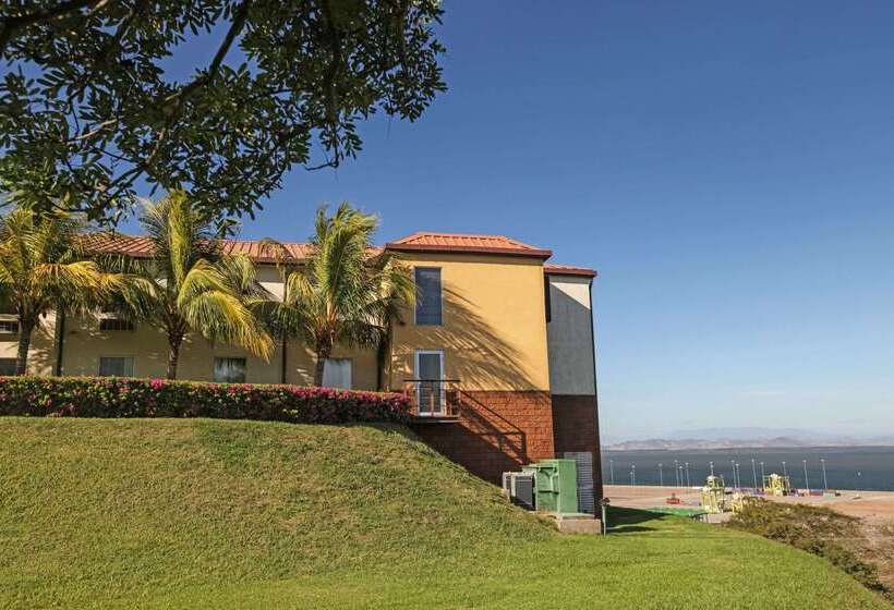 هتل Comfort Inn Real La Union