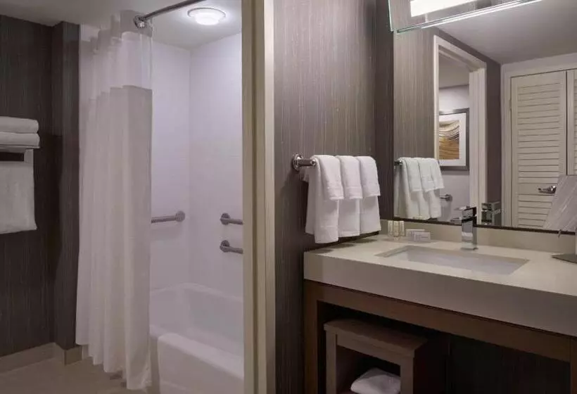 هتل Courtyard By Marriott Toronto Airport