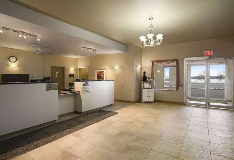 호텔 Days Inn By Wyndham Moose Jaw