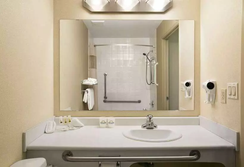 호텔 Days Inn By Wyndham Moose Jaw