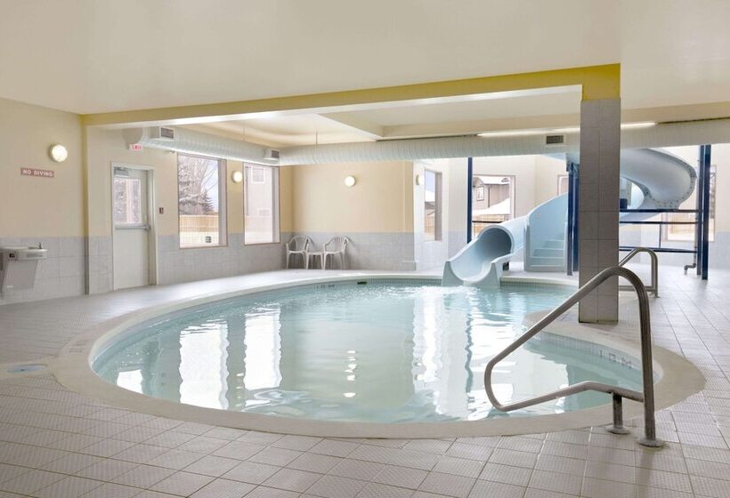 هتل Days Inn By Wyndham Moose Jaw