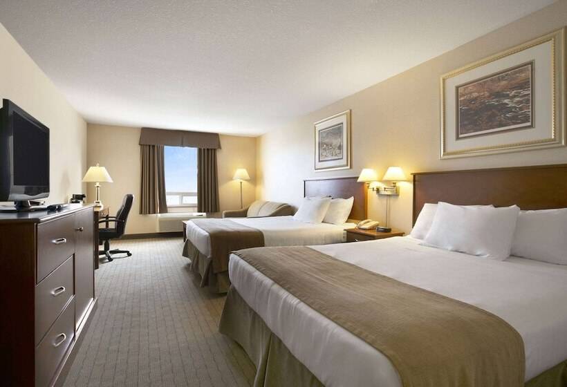 هتل Days Inn By Wyndham Moose Jaw