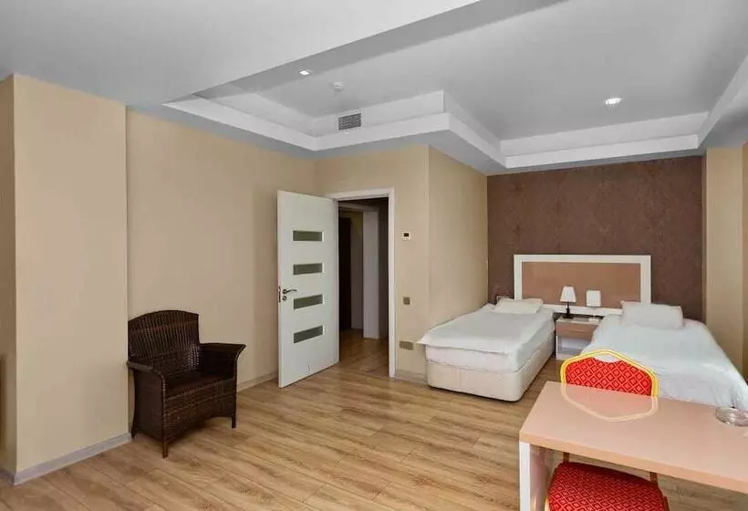 هتل Diplomat Suites