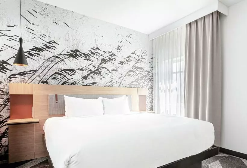 هتل Doubletree By Hilton Quebec Resort