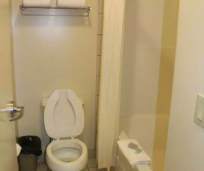 Отель Empire Inn & Suites