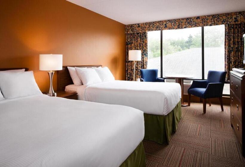 هتل Greenwood Inn & Suites