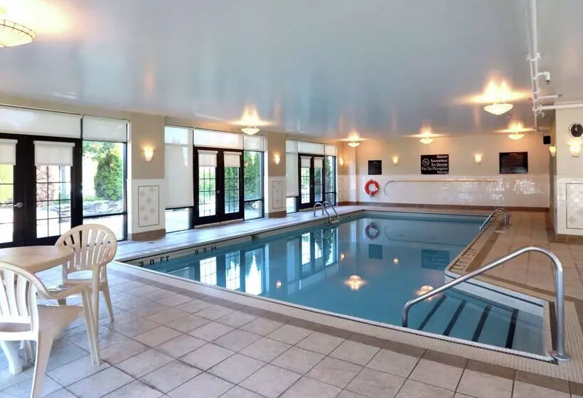 호텔 Hampton Inn & Suites By Hilton Laval