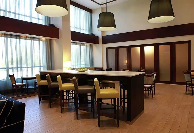 호텔 Hampton Inn & Suites By Hilton Laval