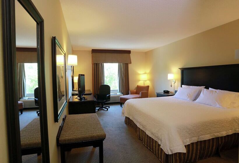 Otel Hampton Inn & Suites By Hilton Laval