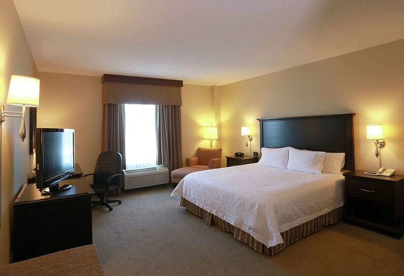 Otel Hampton Inn & Suites By Hilton Laval