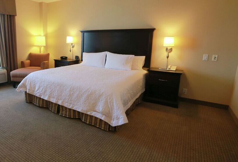 Otel Hampton Inn & Suites By Hilton Laval