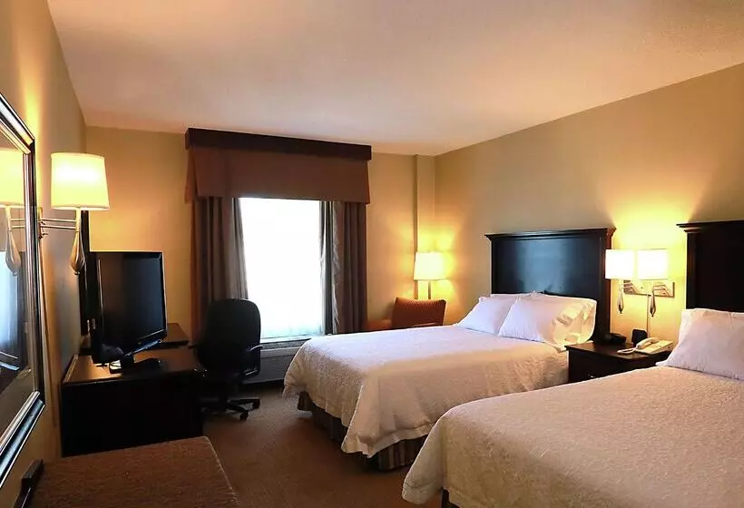 호텔 Hampton Inn & Suites By Hilton Laval