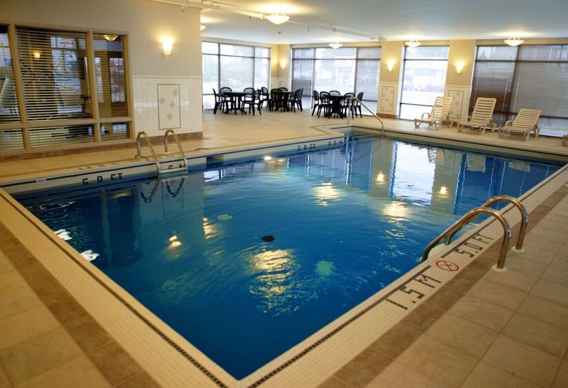 Otel Hampton Inn & Suites By Hilton Laval