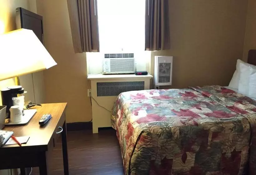 هتل Howard Johnson By Wyndham Toronto Downtown West