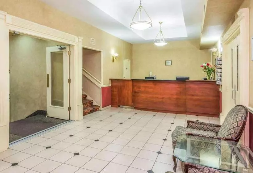 هتل Howard Johnson By Wyndham Toronto Downtown West