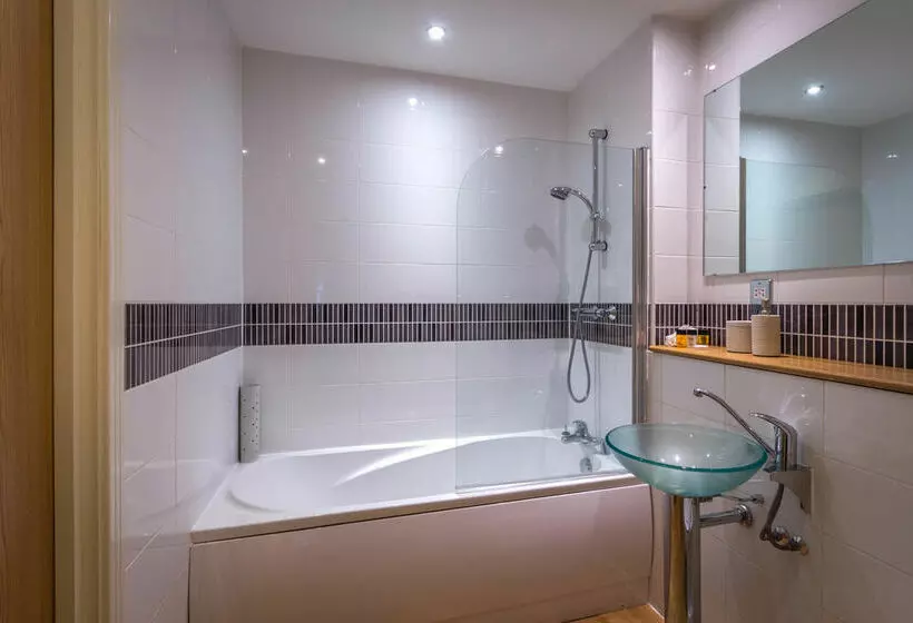 Отель The Postbox By Bridgestreet