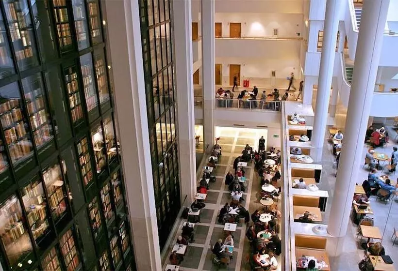 ホテル St. Athans