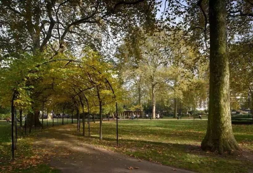 ホテル St. Athans