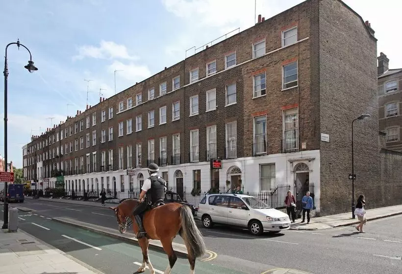 ホテル St. Athans