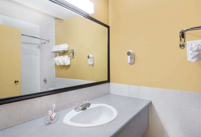 Motel Super 8 By Wyndham Thunder Bay