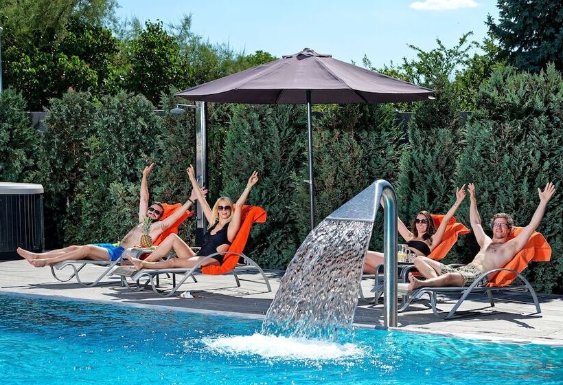 هتل Aura Design & Garden Pool