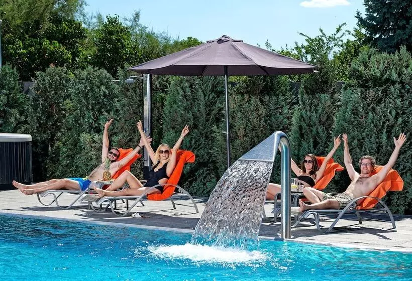 هتل Aura Design & Garden Pool