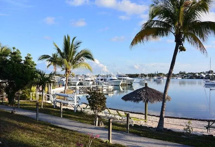 هتل Green Turtle Club Resort & Marina