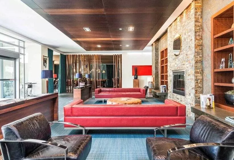 Novotel Montreal Aeroport