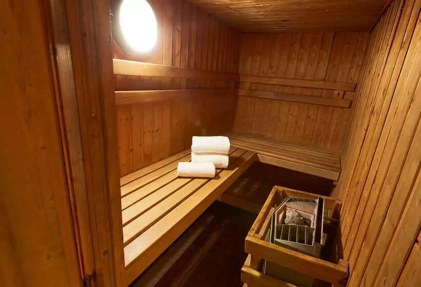 هتل Kyriad Deauville St Arnoult