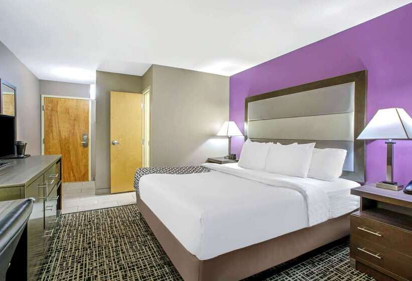 בית מלון כפרי La Quinta Inn By Wyndham Radford