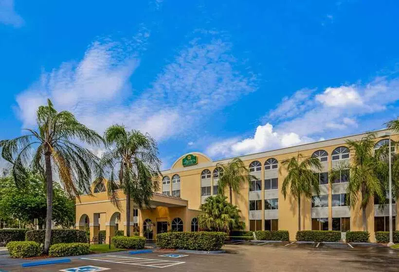 هتل La Quinta By Wyndham Miami Lakes