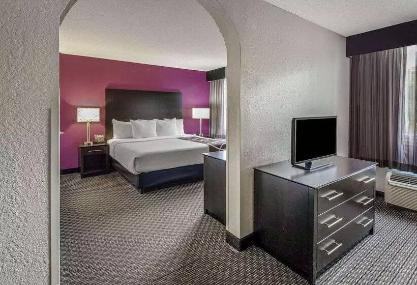 هتل La Quinta By Wyndham Miami Lakes