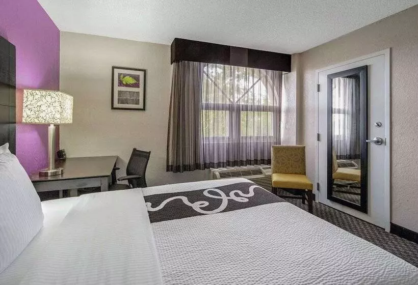 هتل La Quinta By Wyndham Miami Lakes