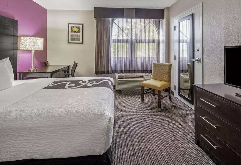 هتل La Quinta By Wyndham Miami Lakes