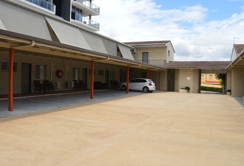 בית מלון כפרי Mid City Motor Inn