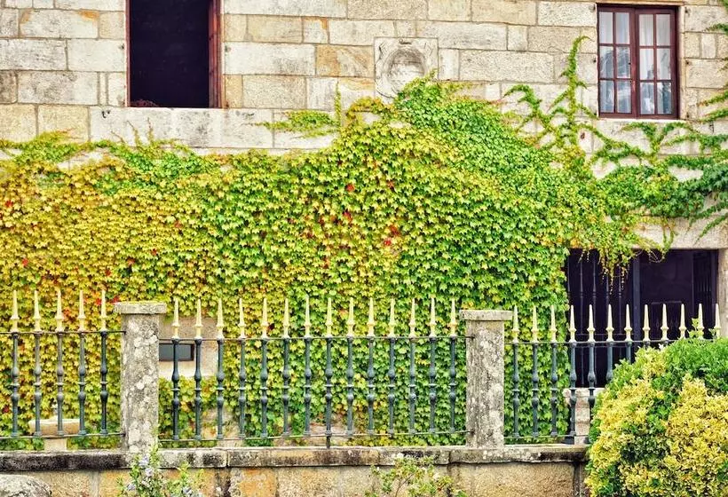 هتل Pazo Revel  & Resort