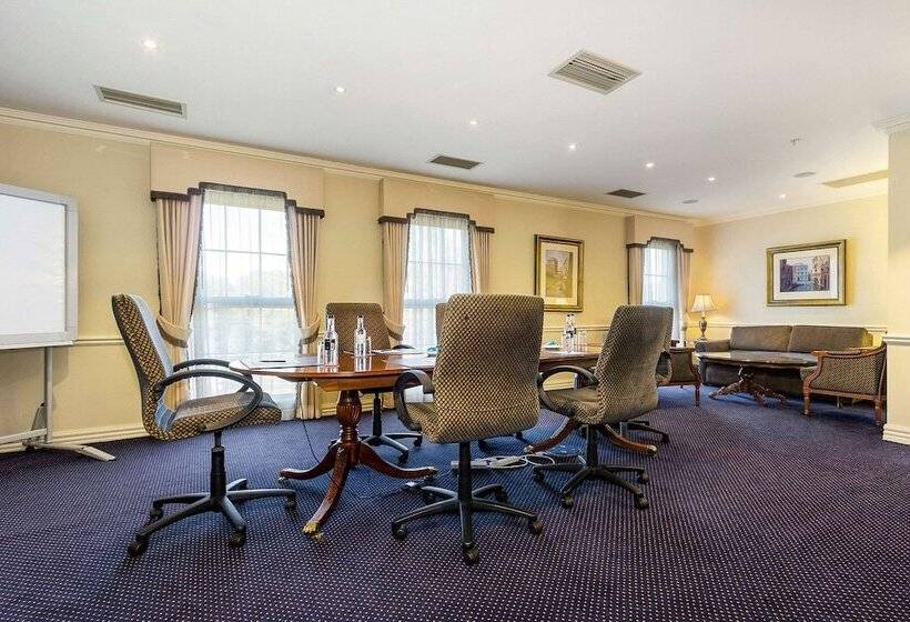 호텔 Canterbury International