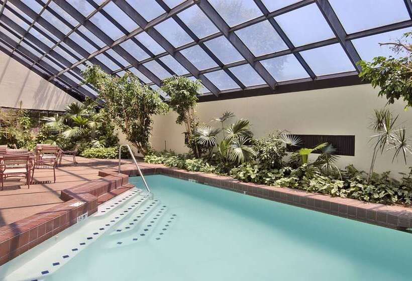 Ramada Hotel & Conf Center By Wyndham Augusta Downtown